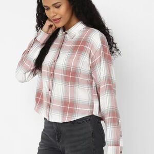 American Eagle cropped flannel Button-Up Shirt in Pink and grey, size small